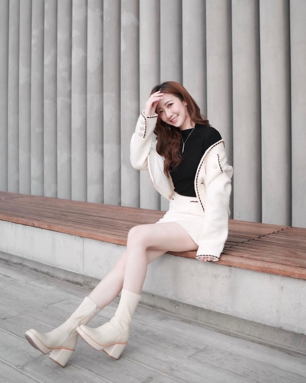 不少網民都大讚何依婷保養白滑長腿勁有心得！